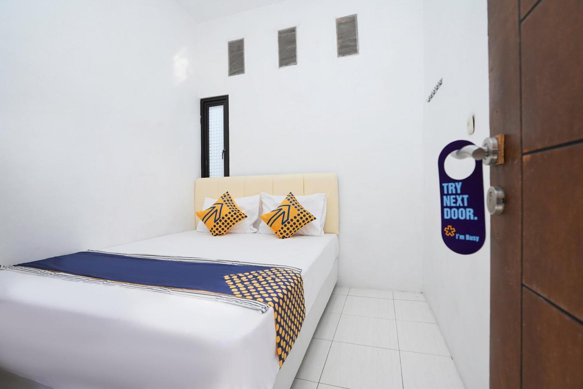 Spot On 2479 Berkah Residence Syariah Gresik Luaran gambar